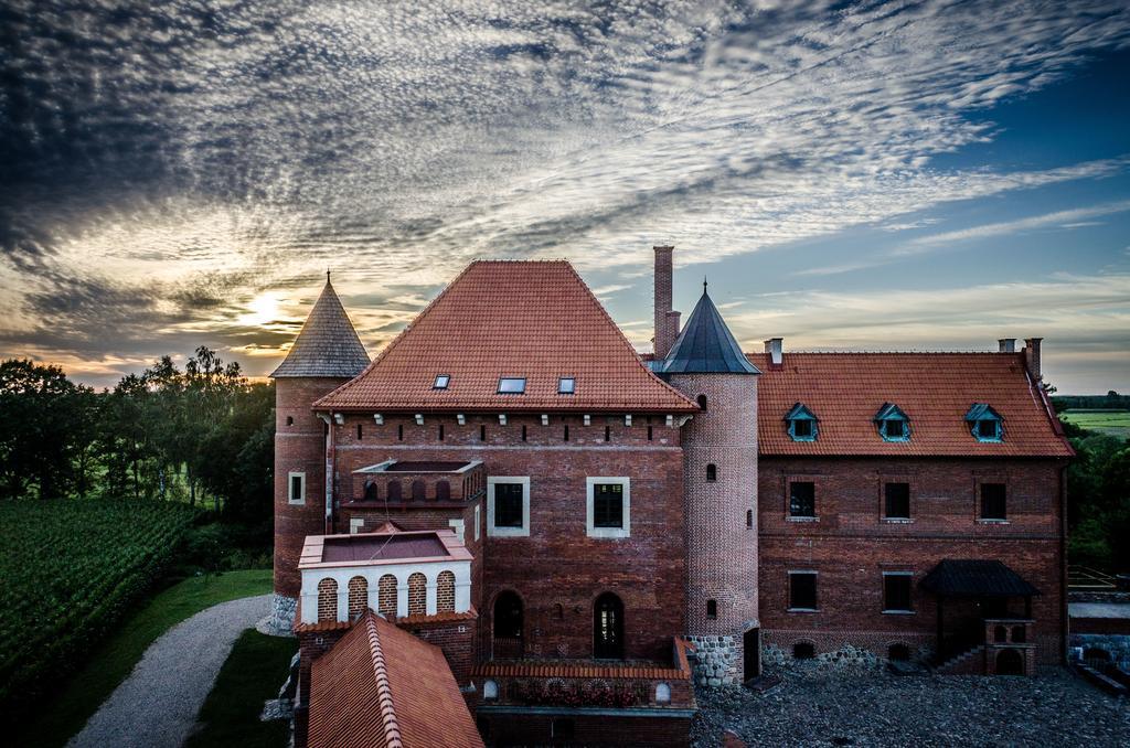 Отель Zamek W Tykocinie Экстерьер фото